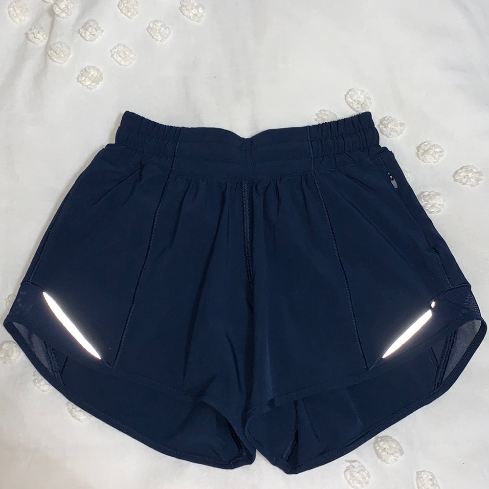 Lululemon Hotty Hot Low-Rise Lined Short 4”